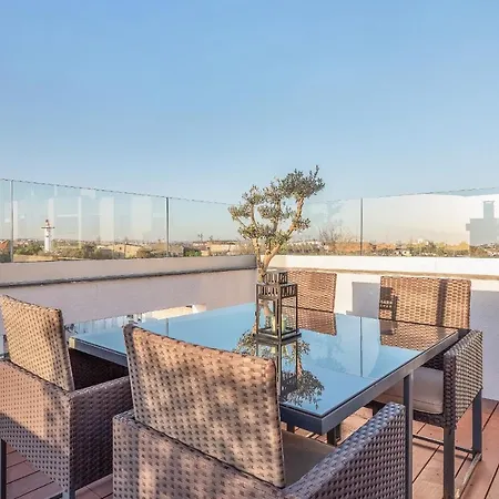 Guestready - Small Single Private Rooftop & Spa Apartment *