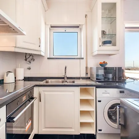 Guestready - Small Single Private Rooftop & Spa Apartment