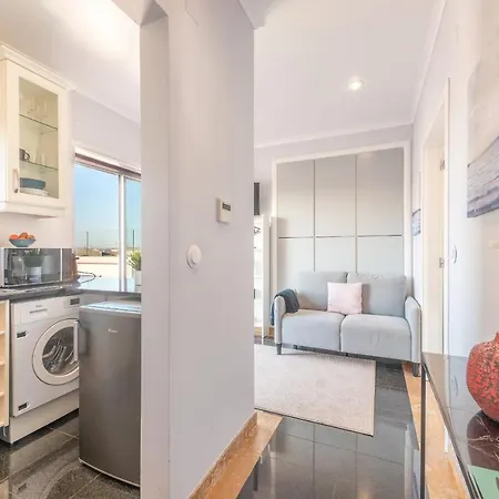 Guestready - Small Single Private Rooftop & Spa Apartment